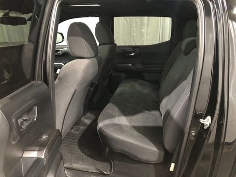 Used 2017 Toyota Tacoma TRD Off-Road image 8