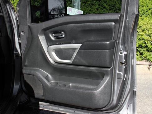 Used 2023 Nissan Titan SV w/ SV Convenience Package image 38