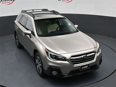 Used 2018 Subaru Outback 2.5i Limited image 18