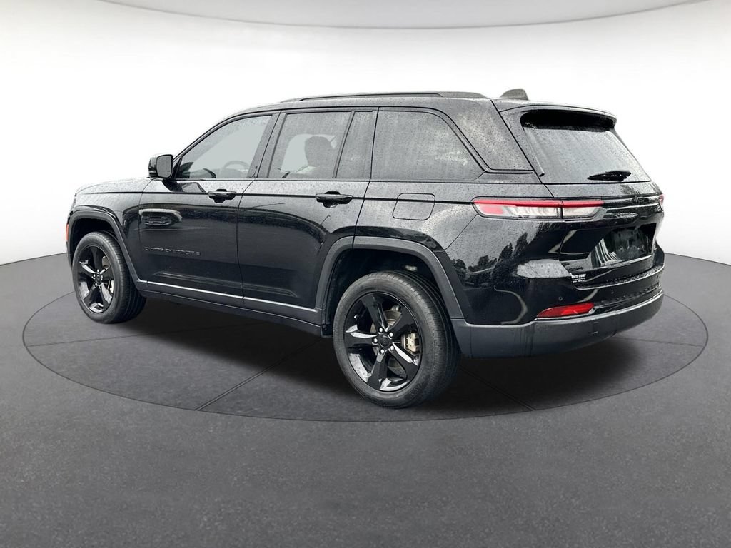 Certified 2023 Jeep Grand Cherokee Limited w/ Black Appearance Package AWD/4WD image 3