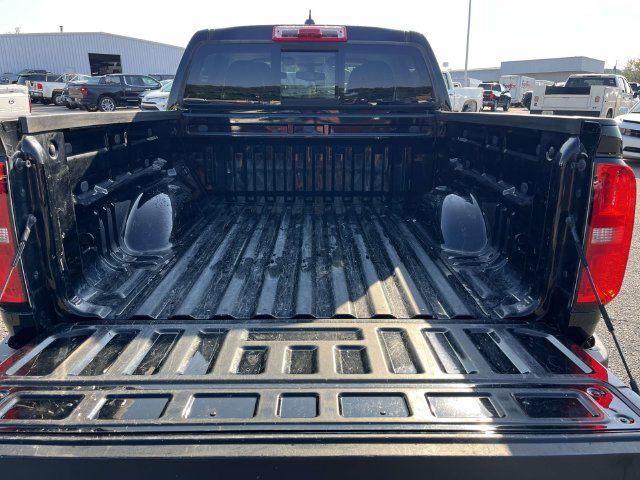 Used 2019 Chevrolet Colorado Z71 AWD/4WD image 12