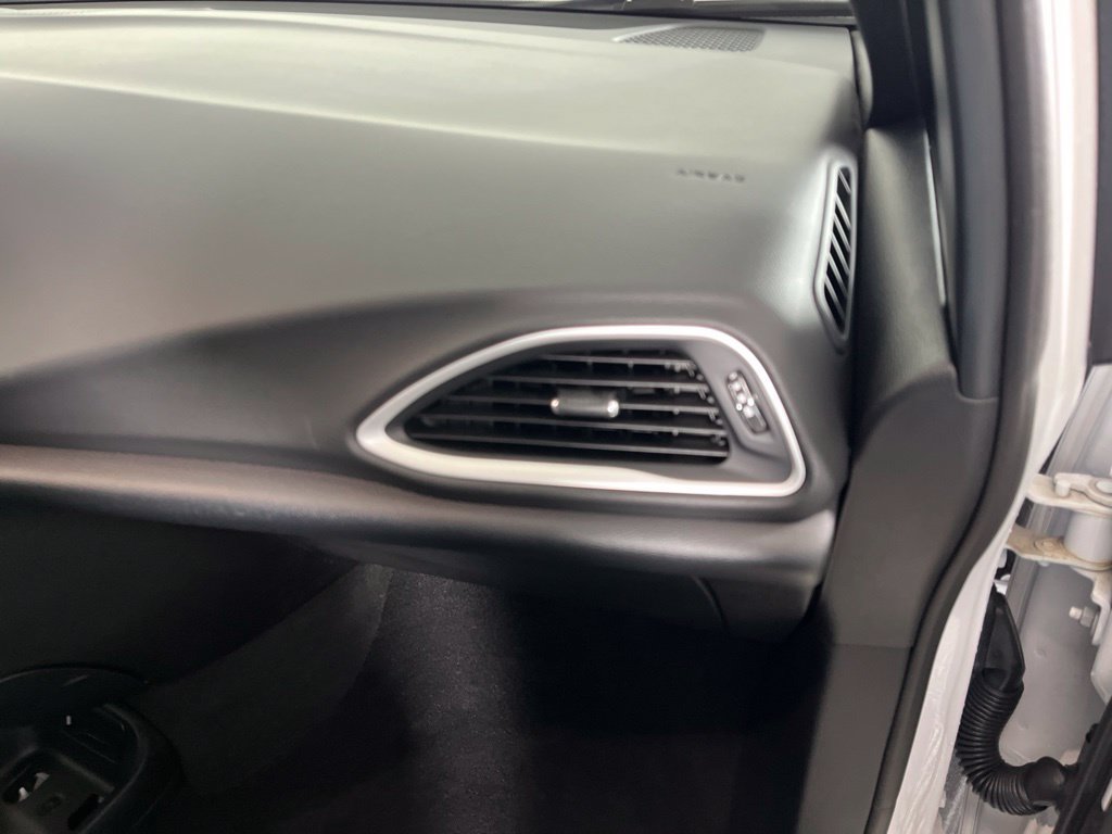 Used 2025 Chrysler Pacifica Select FWD image 19