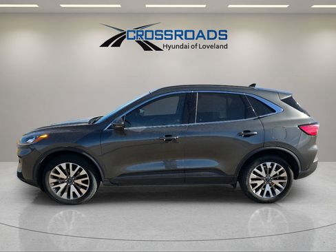 Used 2020 Ford Escape Titanium image 2