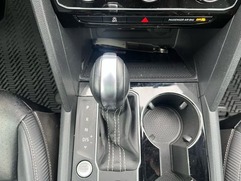 Certified 2022 Volkswagen Atlas Cross Sport SE image 16