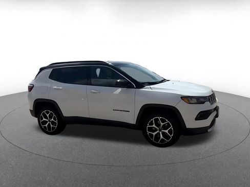 Used 2025 Jeep Compass Limited AWD/4WD image 2