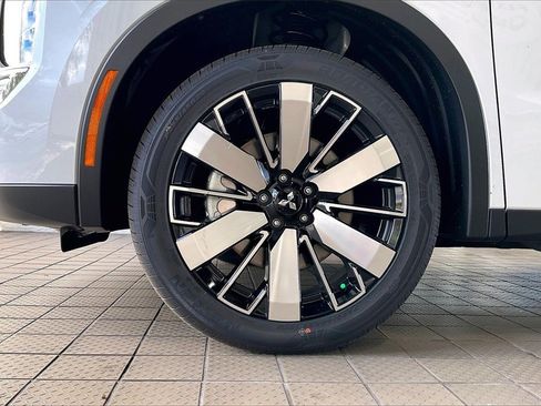 New 2026 Mitsubishi Outlander SE image 12