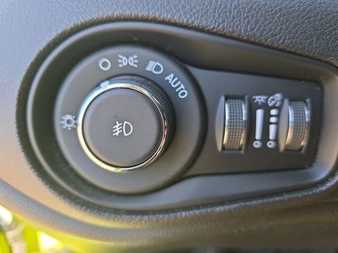 Used 2018 Jeep Renegade Trailhawk image 25