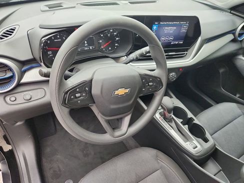 Used 2024 Chevrolet Trax LS w/ LS Convenience Package FWD image 10