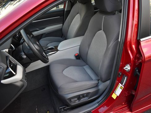 Used 2022 Toyota Camry LE image 18