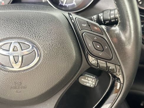 Used 2018 Toyota C-HR XLE FWD image 16