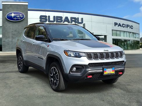 Used 2024 Jeep Compass Trailhawk image 1