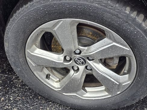 Used 2020 Toyota RAV4 Limited image 9