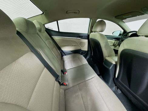 Used 2019 Hyundai Elantra SE FWD image 24