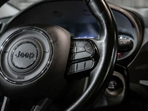 Used 2017 Jeep Renegade Altitude AWD/4WD image 18