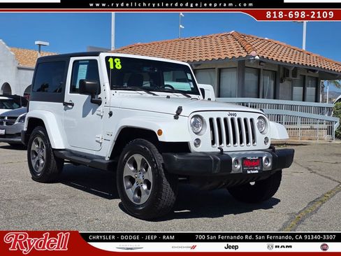 Used 2018 Jeep Wrangler Sahara w/ Connectivity Group AWD/4WD image 1
