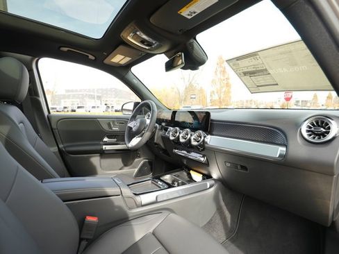Used 2026 Mercedes-Benz GLB 250 4MATIC image 39