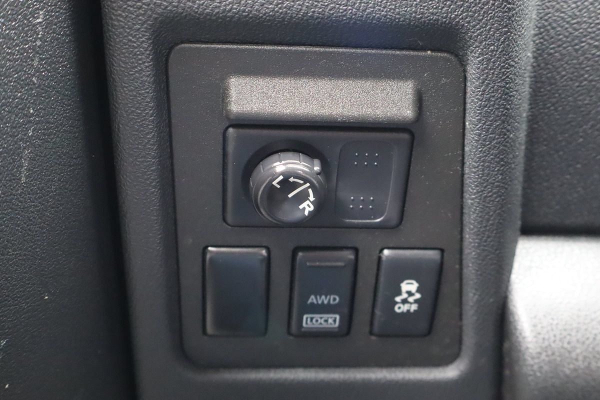 Used 2015 Nissan Rogue S AWD/4WD image 28