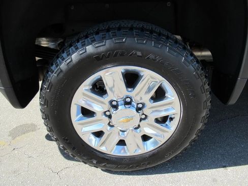 Used 2024 Chevrolet Silverado 2500 High Country w/ High Country Premium Package AWD/4WD image 8