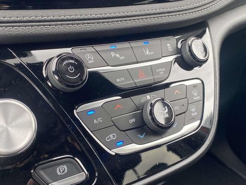 New 2027 Chrysler Pacifica Select FWD image 22