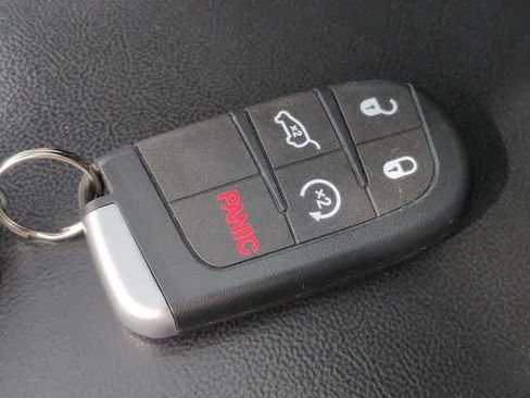 Used 2019 Jeep Grand Cherokee Altitude AWD/4WD image 35