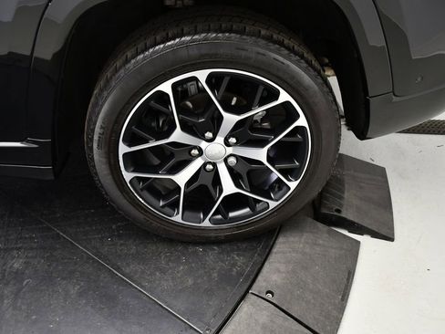 Used 2023 Jeep Grand Cherokee Summit AWD/4WD image 17