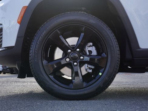 New 2025 Jeep Grand Cherokee L Limited w/ Black Appearance Package image 11