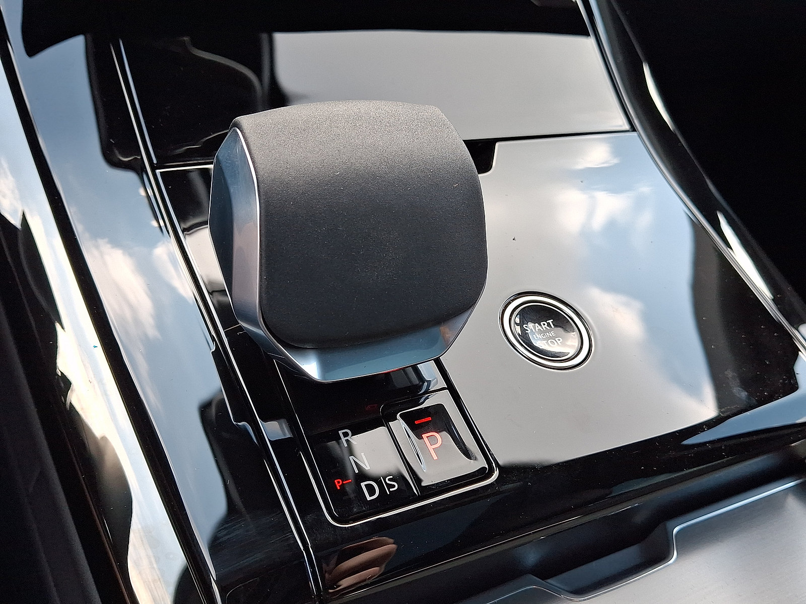 New 2026 Land Rover Range Rover Sport SE AWD/4WD image 16