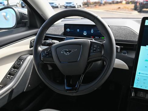 Certified 2025 Ford Mustang Mach-E Premium image 31