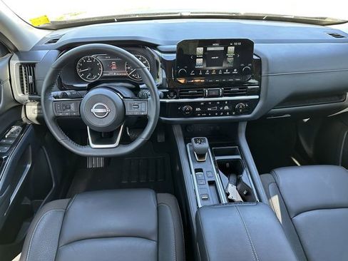 Certified 2025 Nissan Pathfinder SL w/ Black Appearance Package FWD image 25