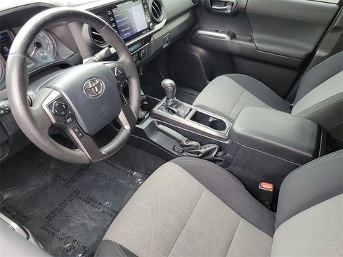 Used 2020 Toyota Tacoma TRD Sport image 4