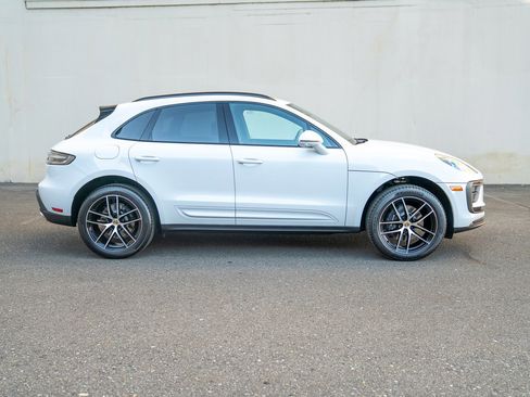 Certified 2025 Porsche Macan AWD/4WD image 8