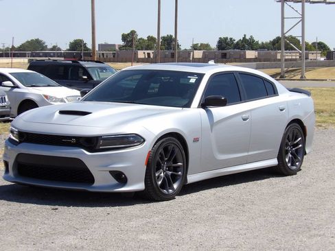 Used 2023 Dodge Charger Scat Pack w/ Plus Group RWD image 2