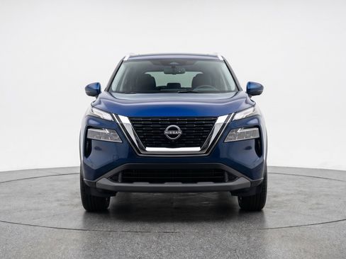 Used 2025 Nissan Rogue SV AWD/4WD image 2
