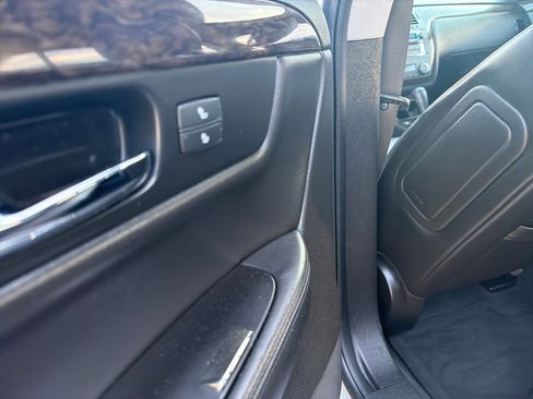 Used 2010 Cadillac DTS Luxury image 9