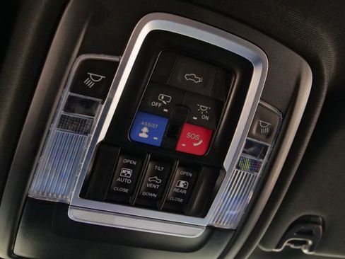 Used 2023 RAM 3500 Limited image 23