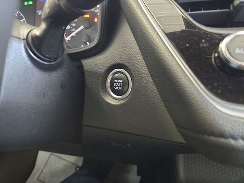 Used 2023 Toyota Corolla SE w/ SE Premium Package image 25