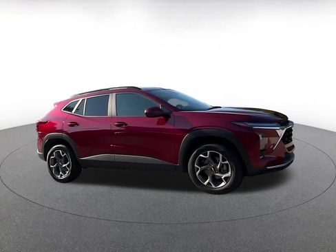 Used 2025 Chevrolet Trax LT w/ LT Convenience Package FWD image 2