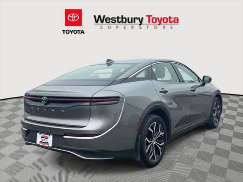 Used 2023 Toyota Crown AWD/4WD image 5