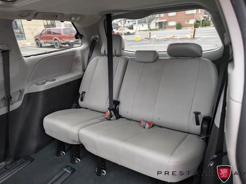Used 2020 Toyota Sienna Limited image 44