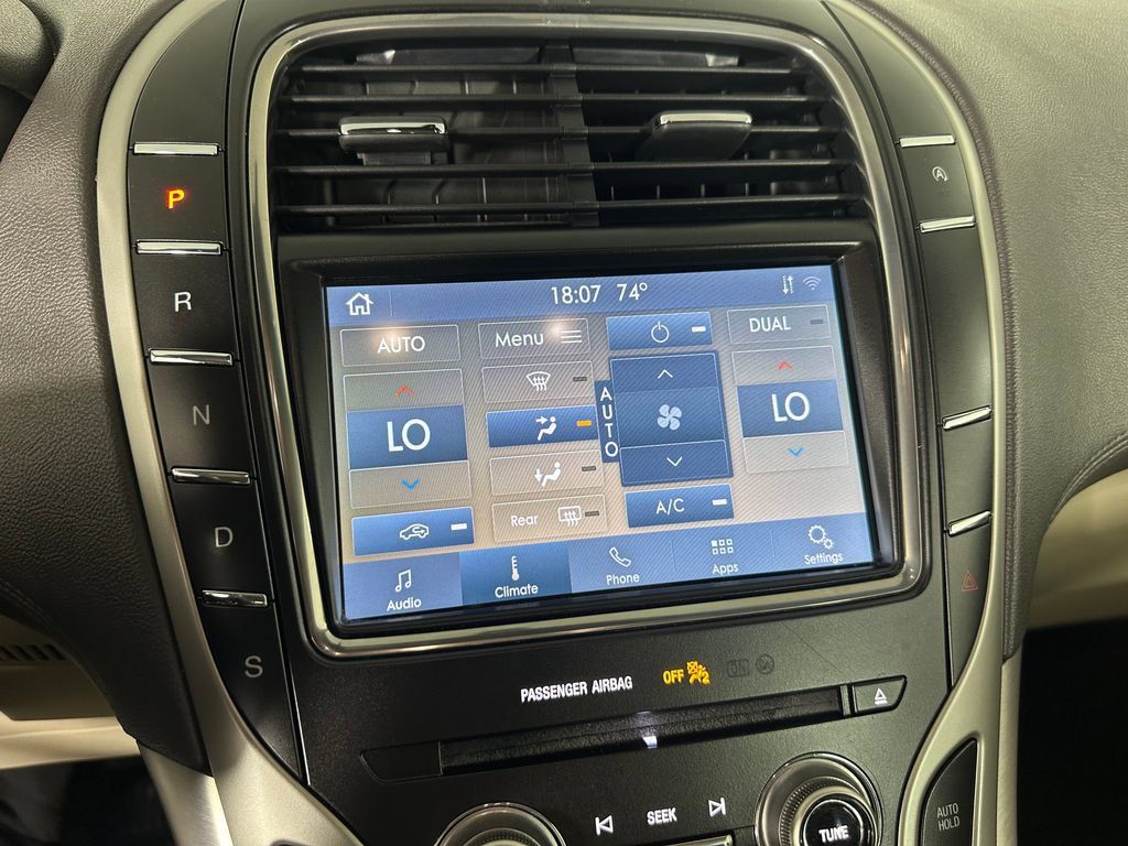 Used 2019 Lincoln Nautilus Premier AWD/4WD image 17