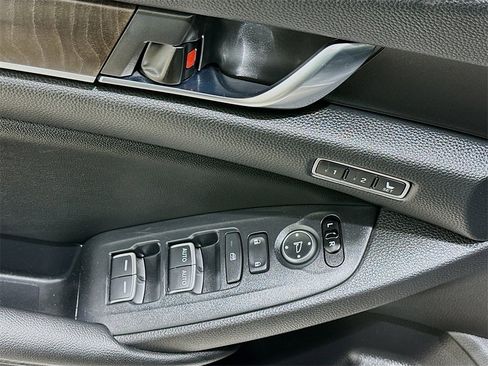 Used 2020 Honda Accord Touring image 18