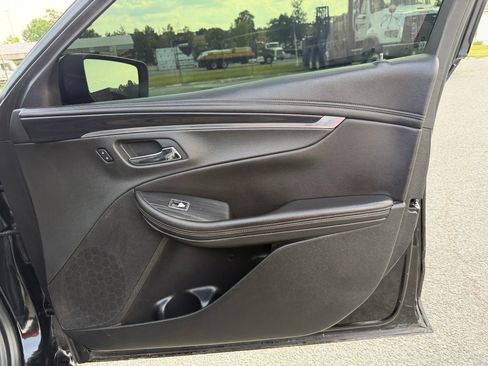 Used 2019 Chevrolet Impala LT FWD image 14