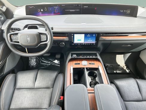 New 2026 Lincoln Navigator L Black Label AWD/4WD image 10