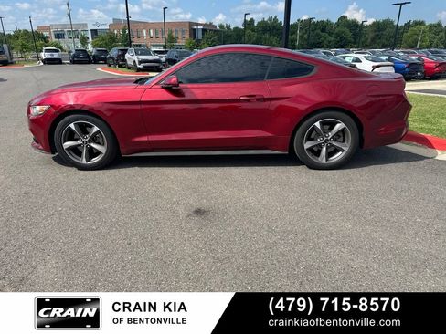 Used 2017 Ford Mustang Coupe RWD image 3