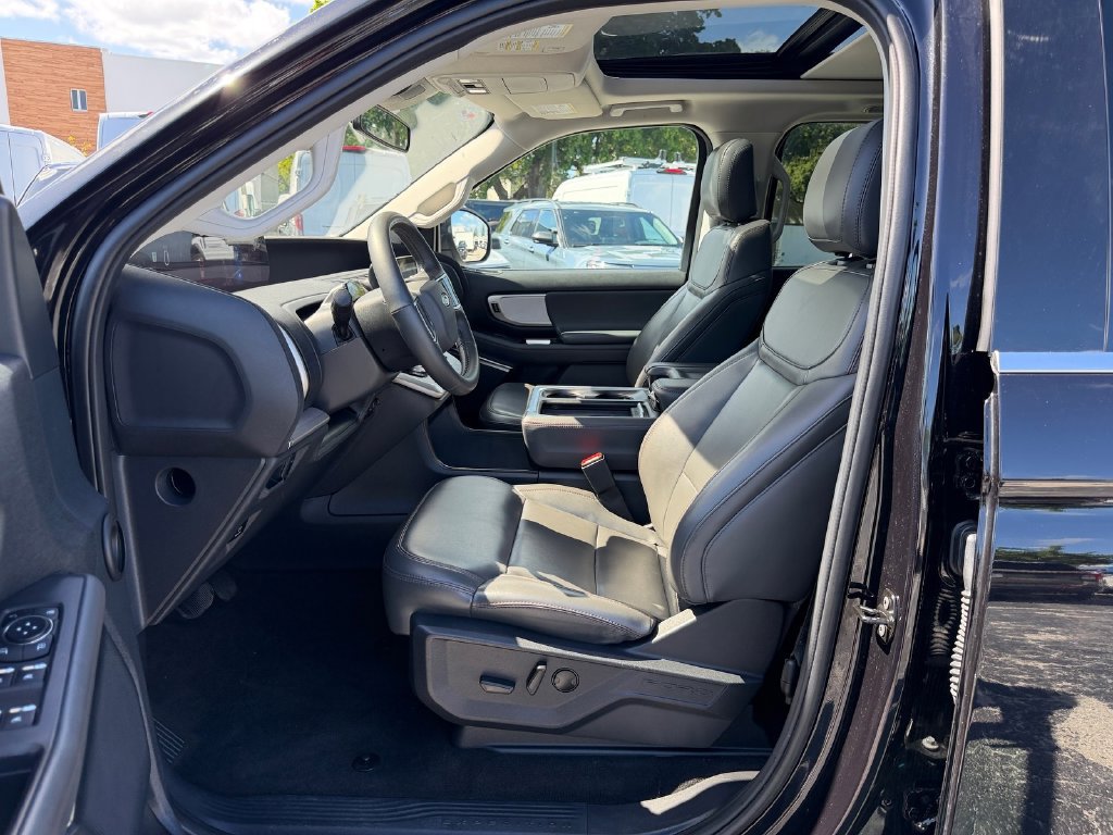 Used 2025 Ford Expedition Active RWD image 10