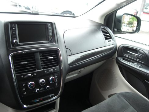 Used 2019 Dodge Grand Caravan SE image 6