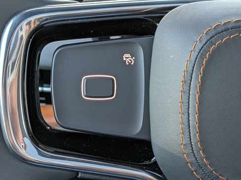 Certified 2025 Lincoln Navigator Black Label image 32