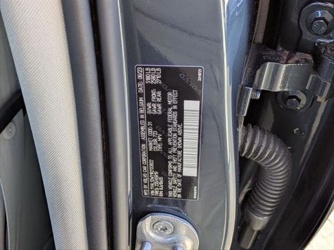 Used 2024 Volvo V60 B5 Cross Country Plus w/ Protection Package Premier image 28