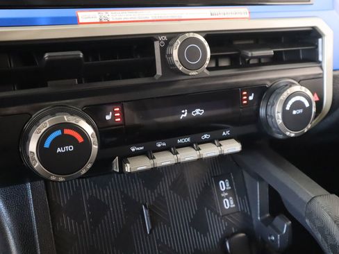 Used 2025 Toyota Tacoma TRD Off-Road image 7