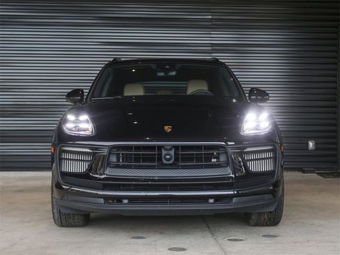 Certified 2024 Porsche Macan S image 10